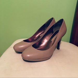 Nude Bandolino Pumps, Size 8. Like new!